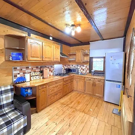 Adriana 木屋 布克维